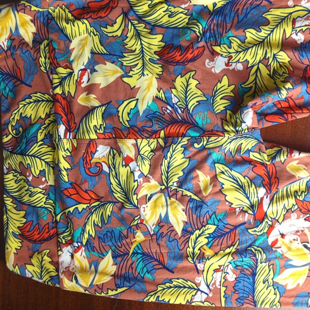 LuLaRoe leggings tall and curvy leaf pattern - Picture 5 of 6